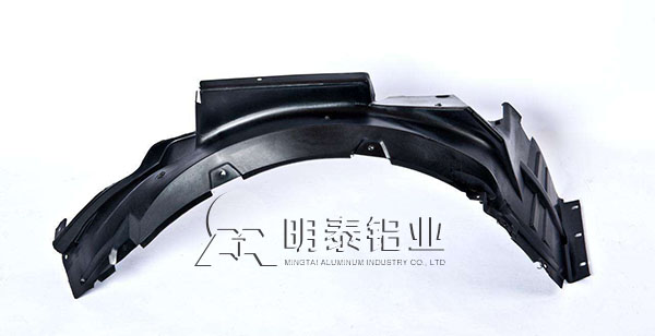 汽車翼子板采用6061鋁板，兼顧美觀的同時又提高了燃油經(jīng)濟性